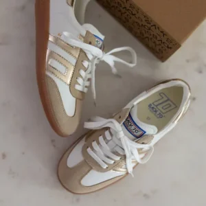 Back 70 Sneakers | The Retro Soccer Lace Sneaker in